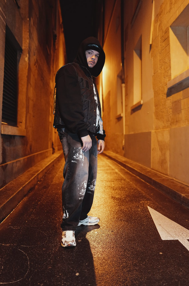 
                  
                    JEANS AKIHABARA SHADOW PRINT
                  
                