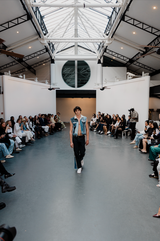 
                  
                    VEST DENIM BELT FUSION
                  
                