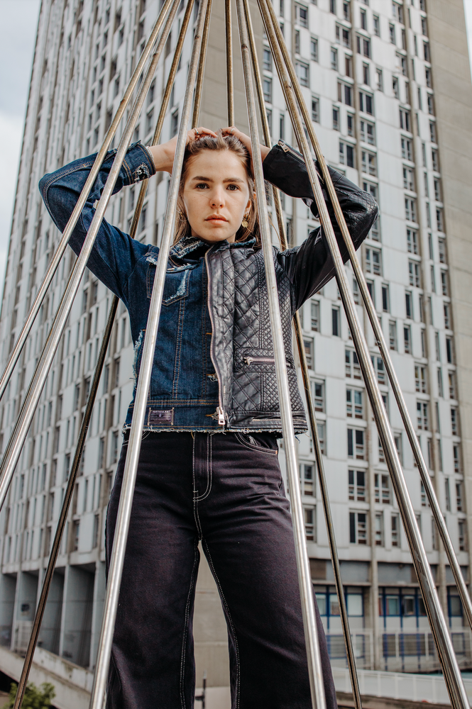 
                  
                    VEST HYBRID FRAGMENTED
                  
                