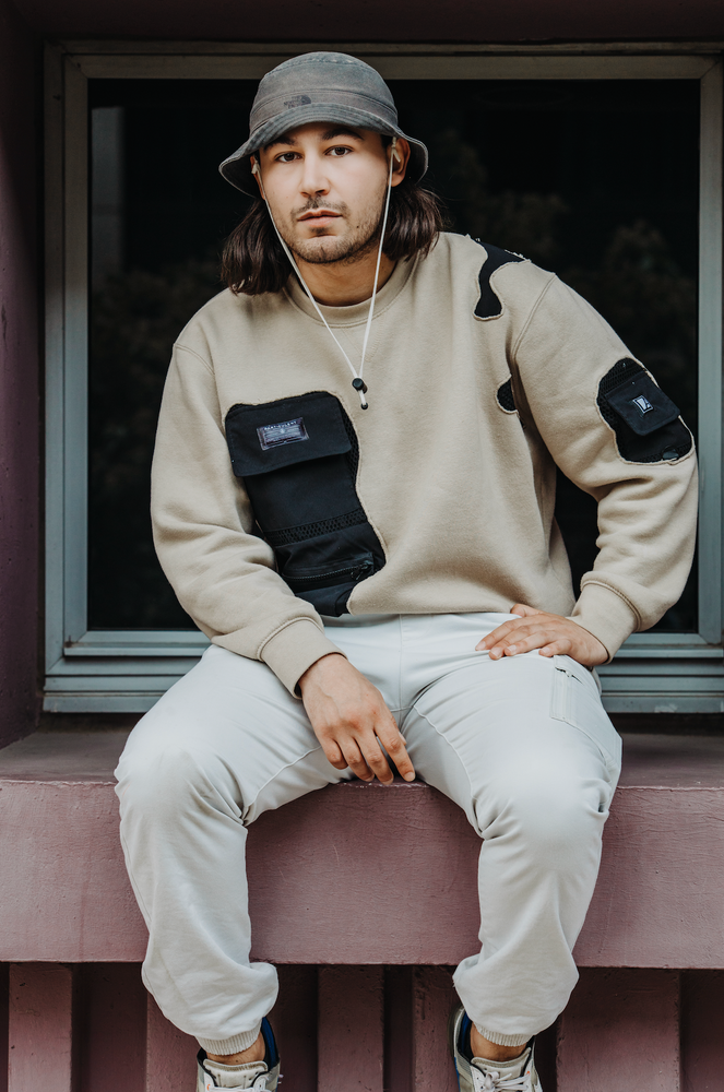 
                  
                    CREWNECK TACTICAL POCKETS
                  
                