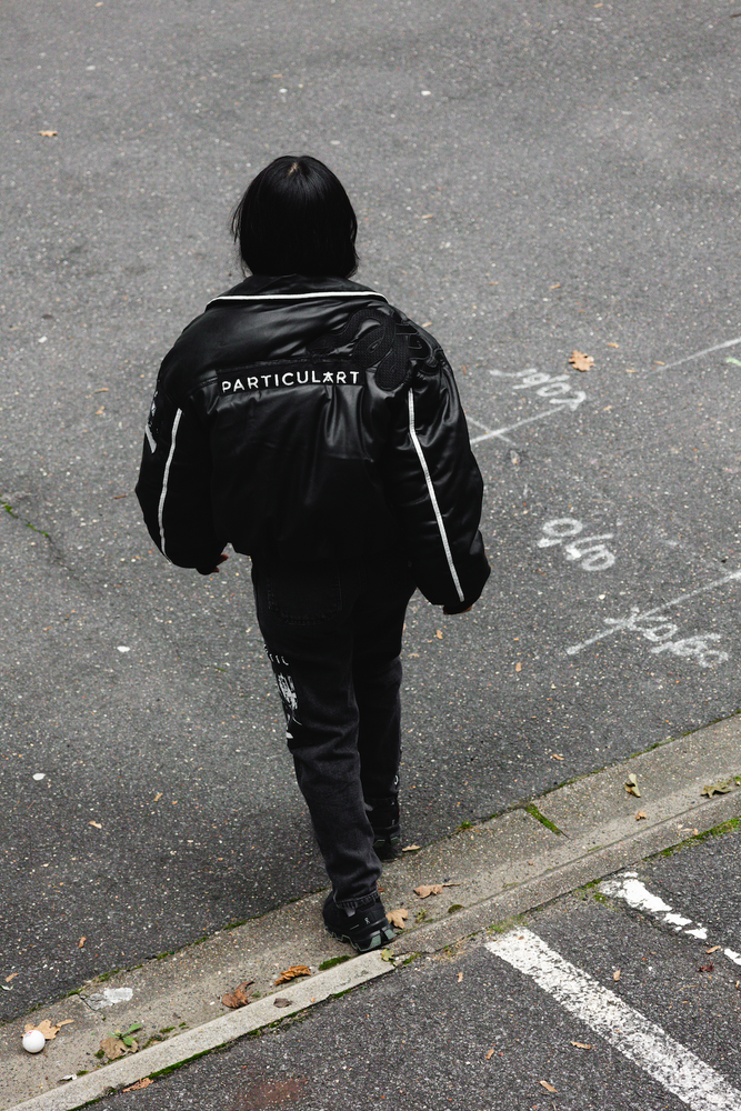 
                  
                    PUFFER CROP TOP VENUM
                  
                